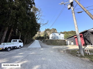 相模湖空き地の前面道路写真です