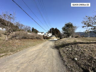 相模湖空き地の前面道路写真です